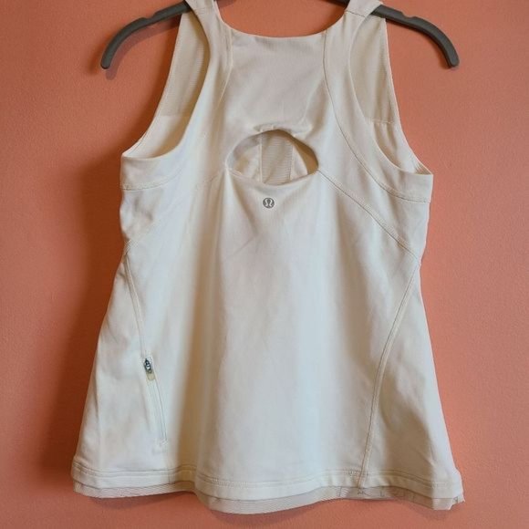 Lululemon?White?V Neck Built-in Bra V Neck Tank 10 - Picture 2 of 10